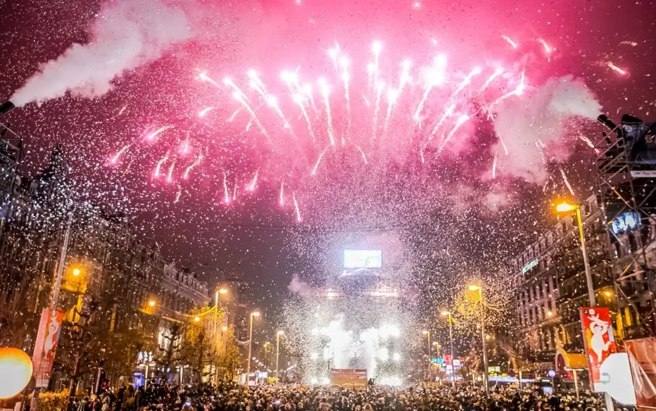 Capodanno a Bruxelles fra luci, musica e un omaggio a James Bond