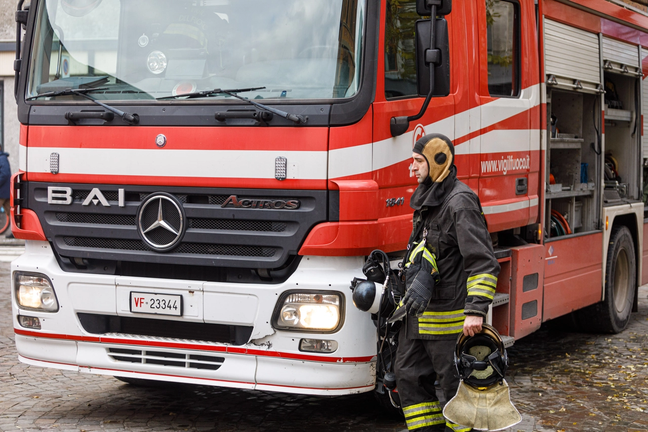 Sul posto sono intervenuti i vigili del fuoco