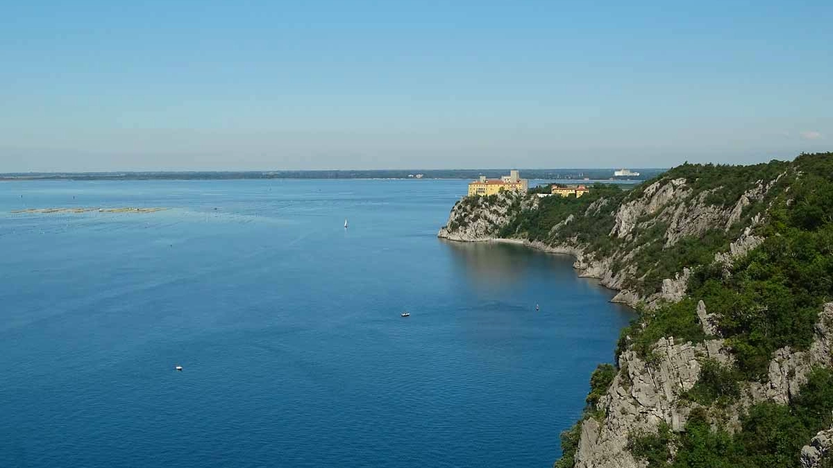 Trieste-Sentiero-Rilke-Castello-di-Duino