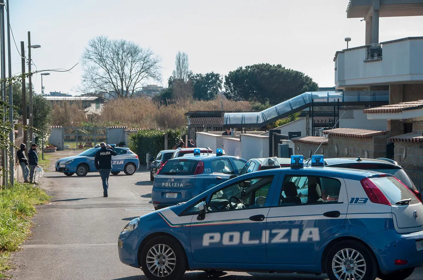 Roma, agguato a Nettuno: grave 16 enne ferito alla testa, colpito anche il padre / FOTO