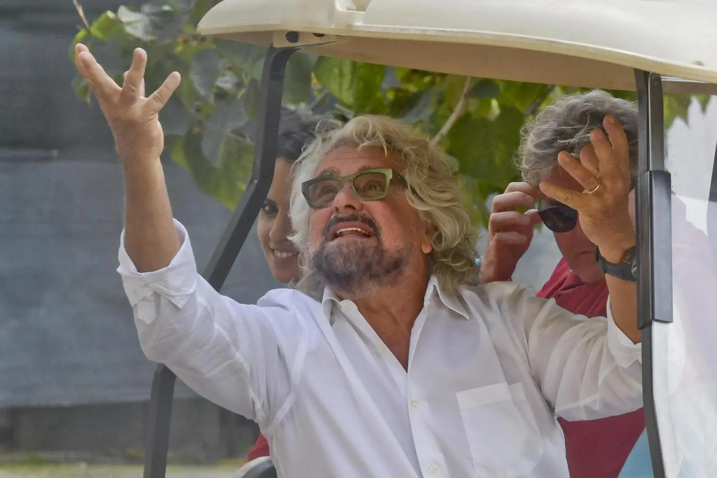 Beppe Grillo, proposta choc: "Togliere il voto agli anziani"