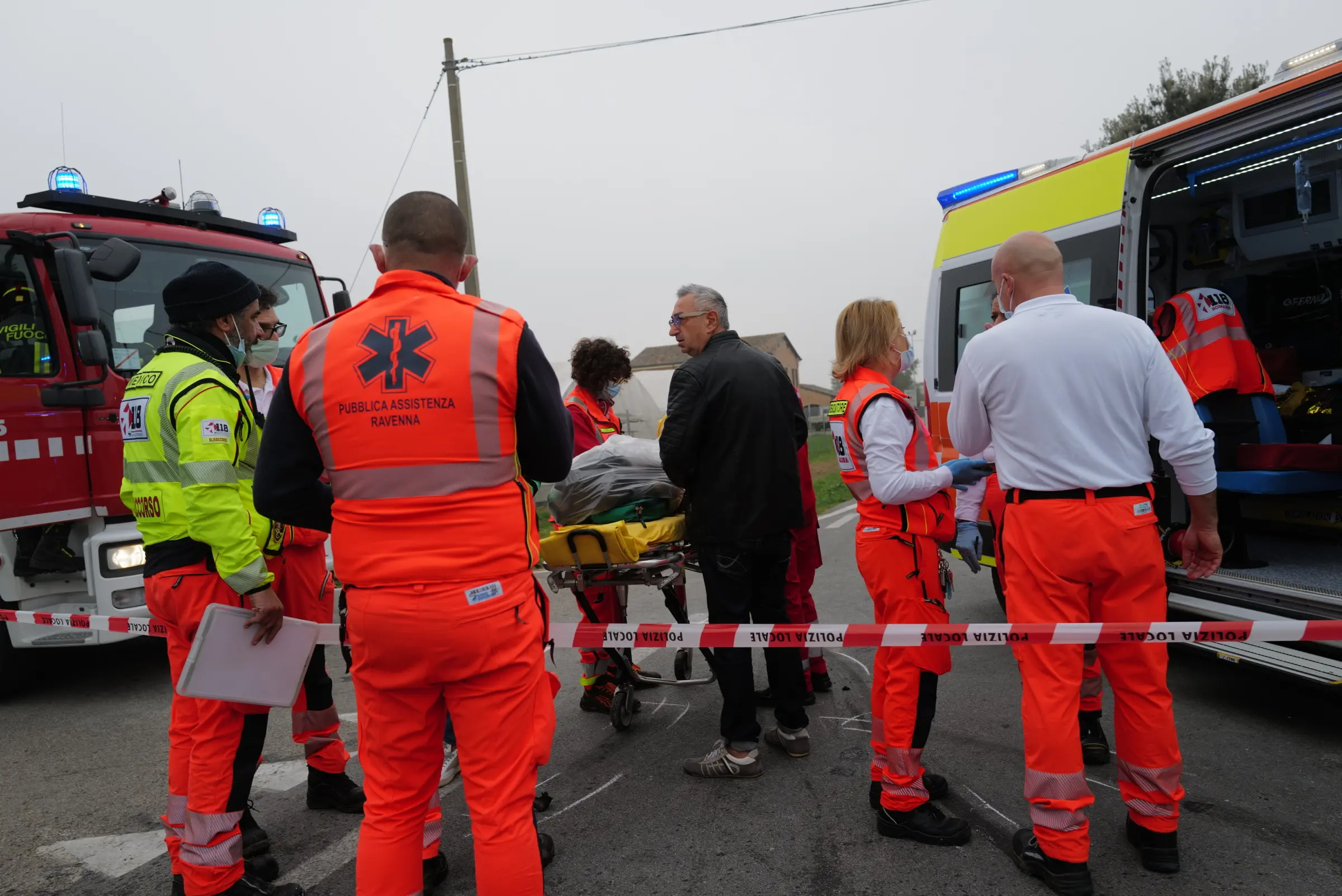 Incidente a Striano, auto si schianta contro un portone: 19enne morto, grave la fidanzata