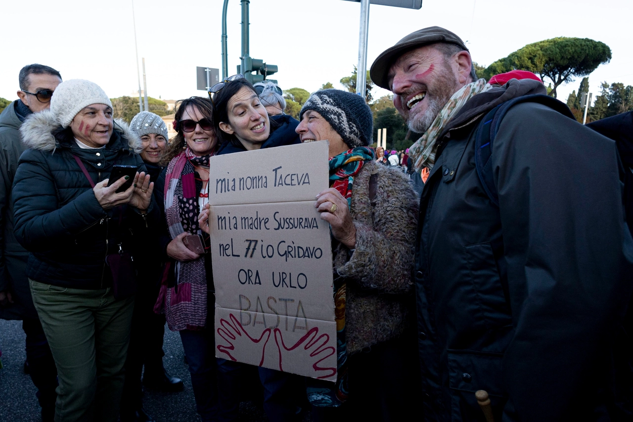 Elly Schlein alla manifestazione contro la violenza sulle donne a Roma (Ansa)