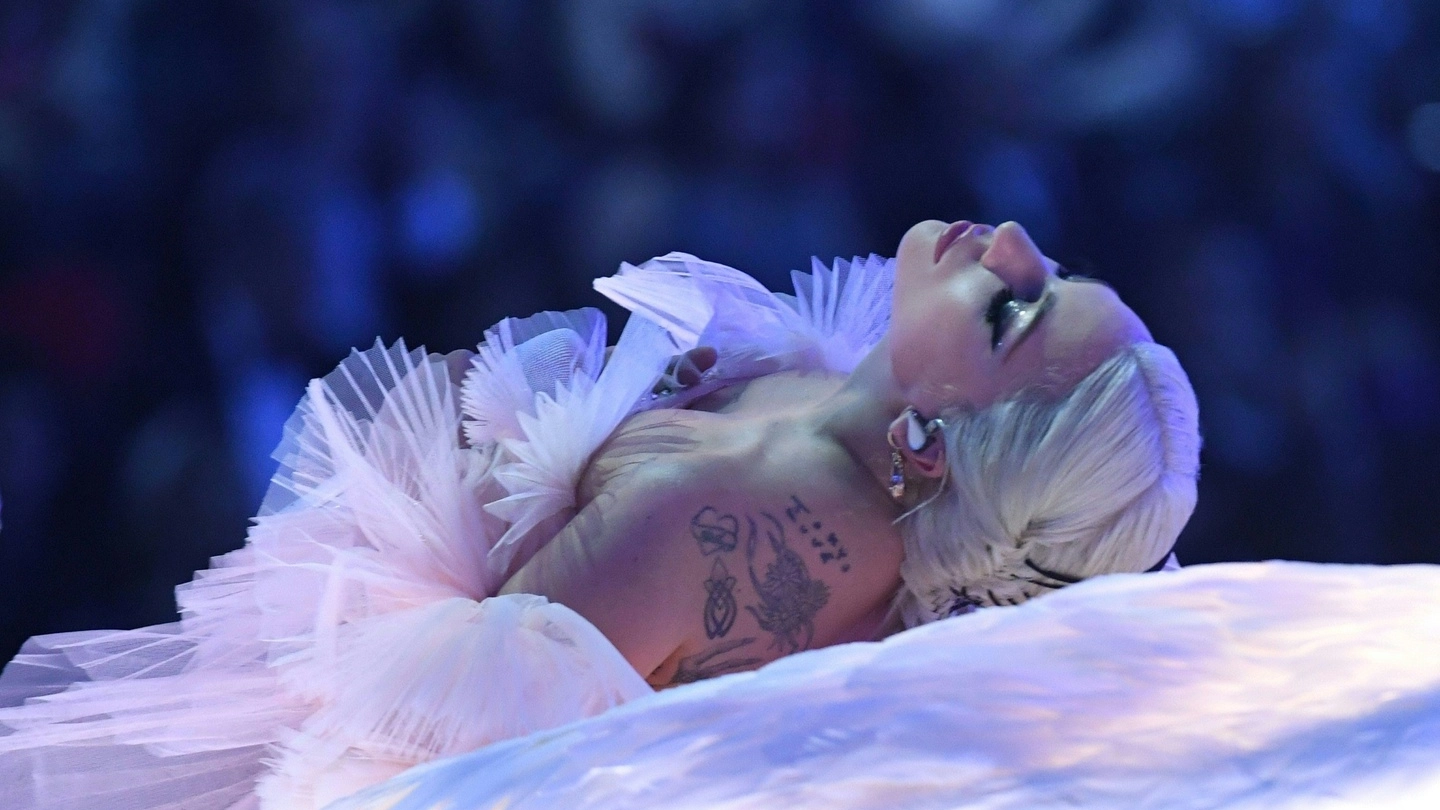 Lady Gaga ha annullato 10 concerti del tour europeo (Afp)