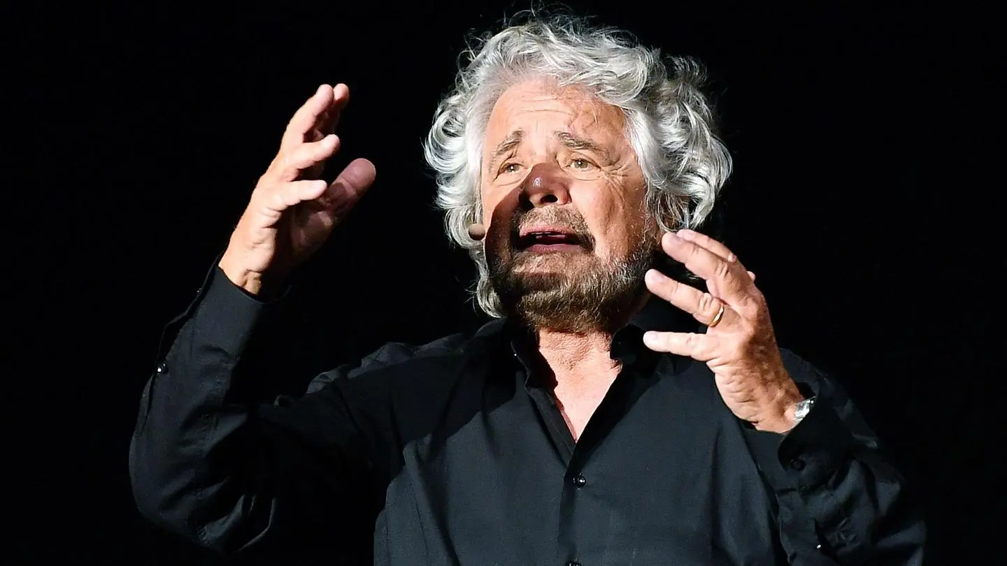 Beppe Grillo, nuovo attacco ai giornalisti. "Guardateli e ricordatevi di loro"