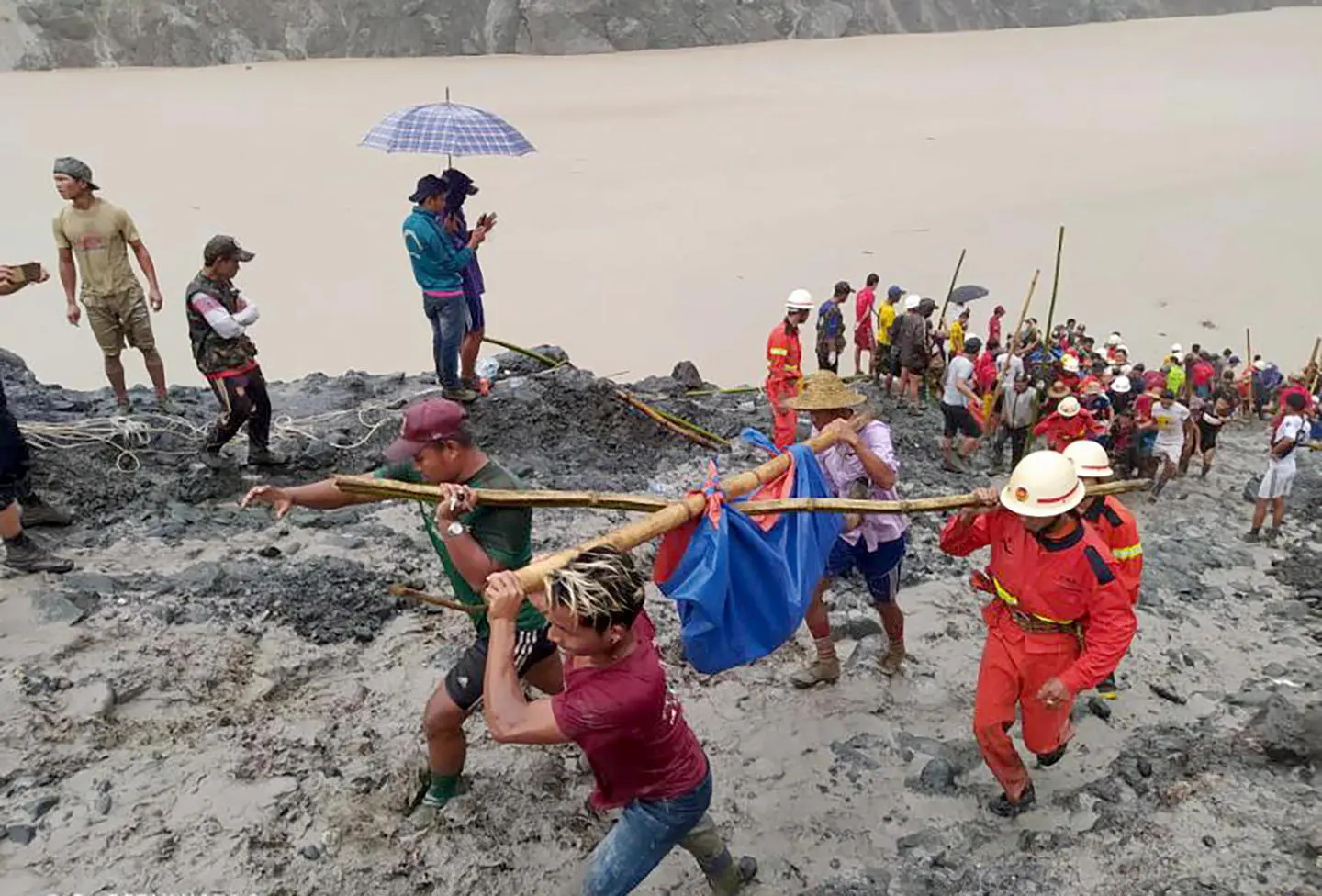 Myanmar, frana in una miniera di giada. Almeno 126 morti. Video e mappa