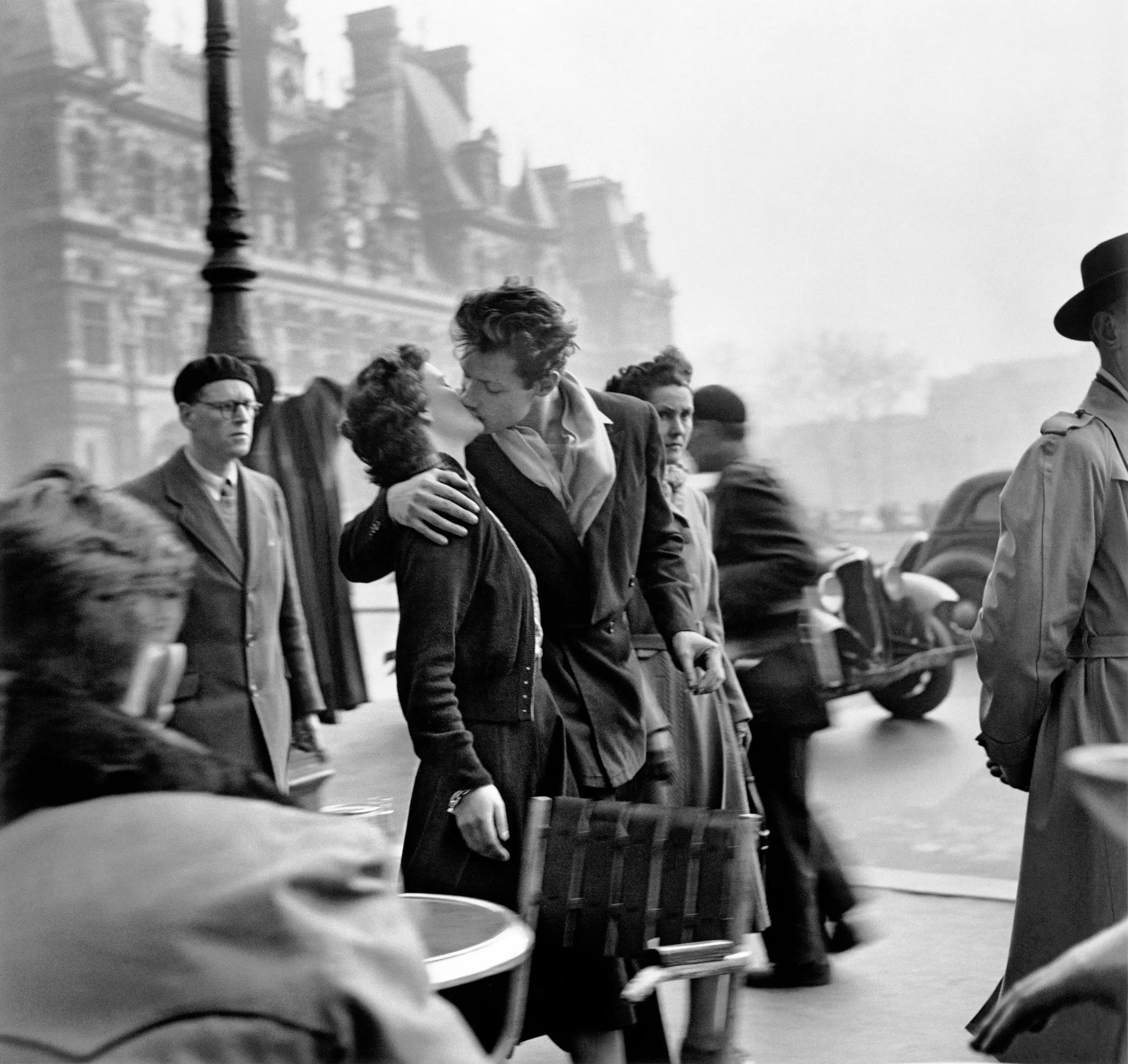 Robert Doisneau a Verona: in mostra il suo 'bacio' e più di 100 scatti