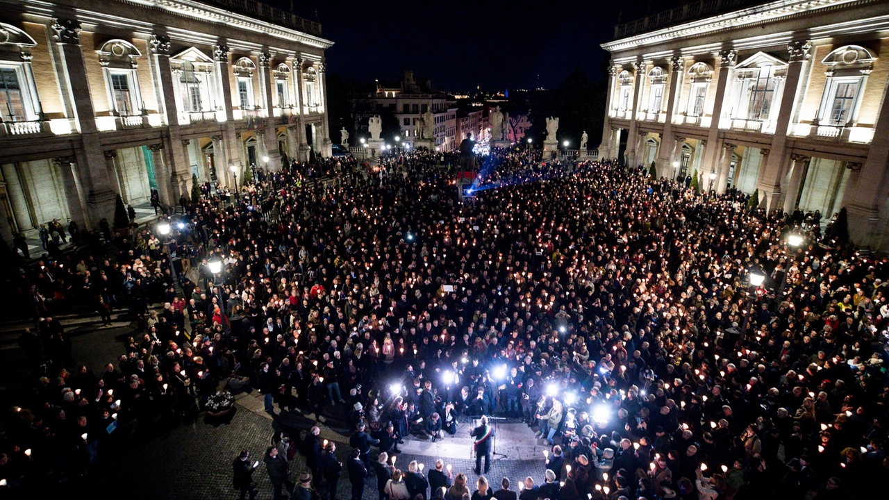 Fiaccolata in Campidoglio per Navalny (Ansa)