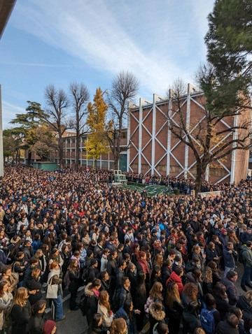 Giulia Cecchettin, minuto di silenzio in tutte le scuole: il presidio dei compagni all’università di Padova