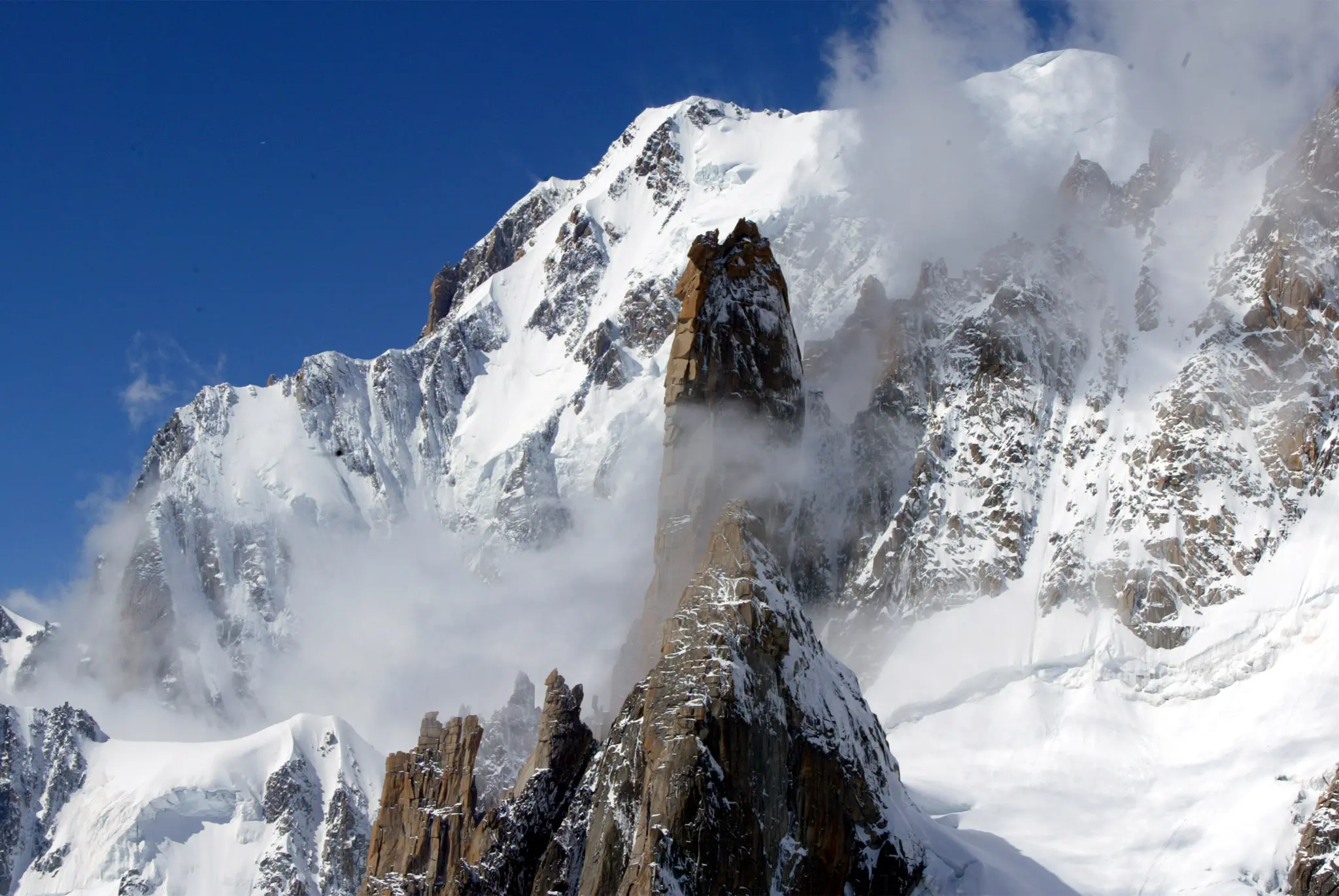 Monte Bianco, precipitano da cresta Kuffner: morti due alpinisti italiani