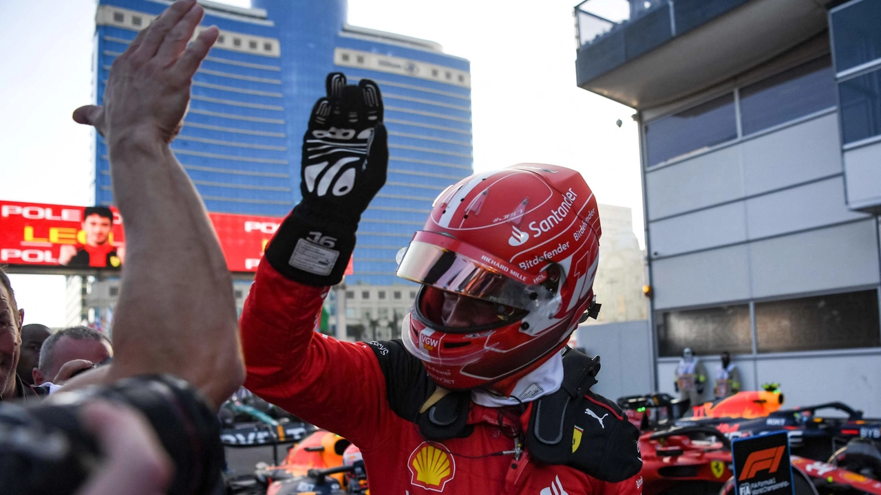 Leclerc e l’incredibile pole a Baku. Il segnale di ‘Carletto’: si merita una Ferrari da Mondiale