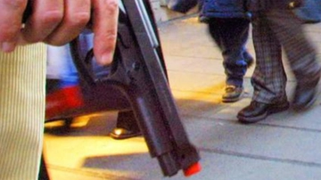 Arzano, colpi di pistola in strada: sono ragazzini che giocano con un'arma ad aria compressa