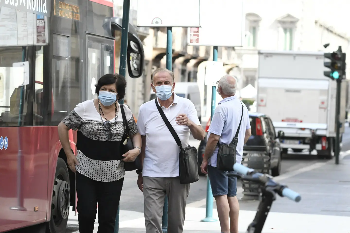 Covid, risalgono i contagi: Napoli e Verona tra le province che preoccupano di più