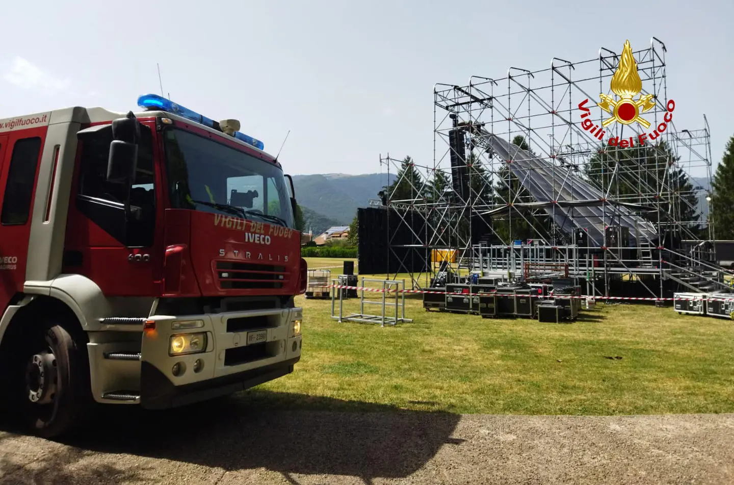 Bassano del Grappa, crolla tettoia del concerto di Elisa: feriti 2 operai