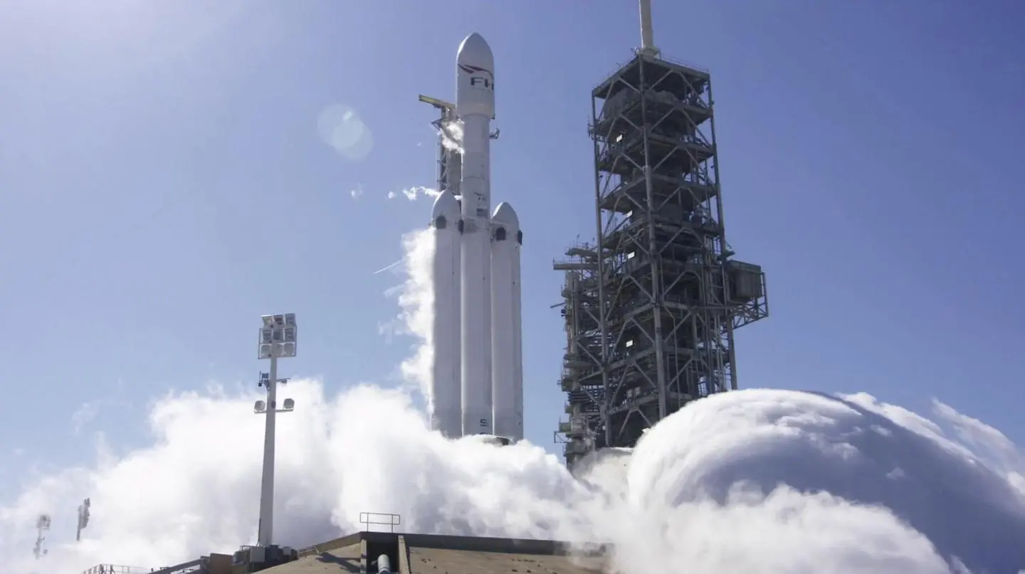 Tutto pronto per il lancio del Falcon Heavy, il più potente razzo al mondo