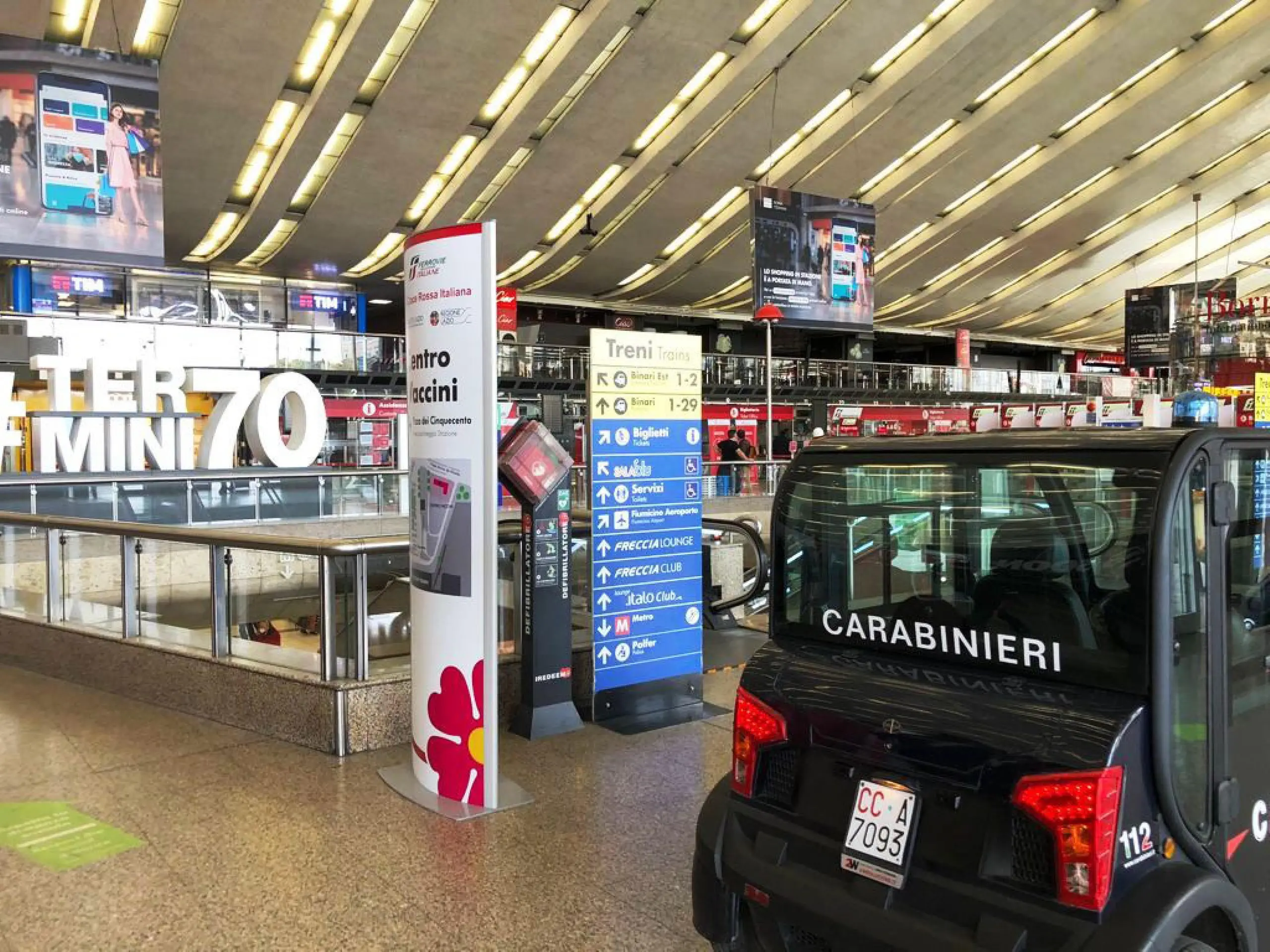 Roma, pusher sul treno: carabiniere fuori servizio allerta i colleghi