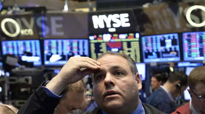 Wall Street, chiusura in negativo. Fallimenti e bache sotto stress