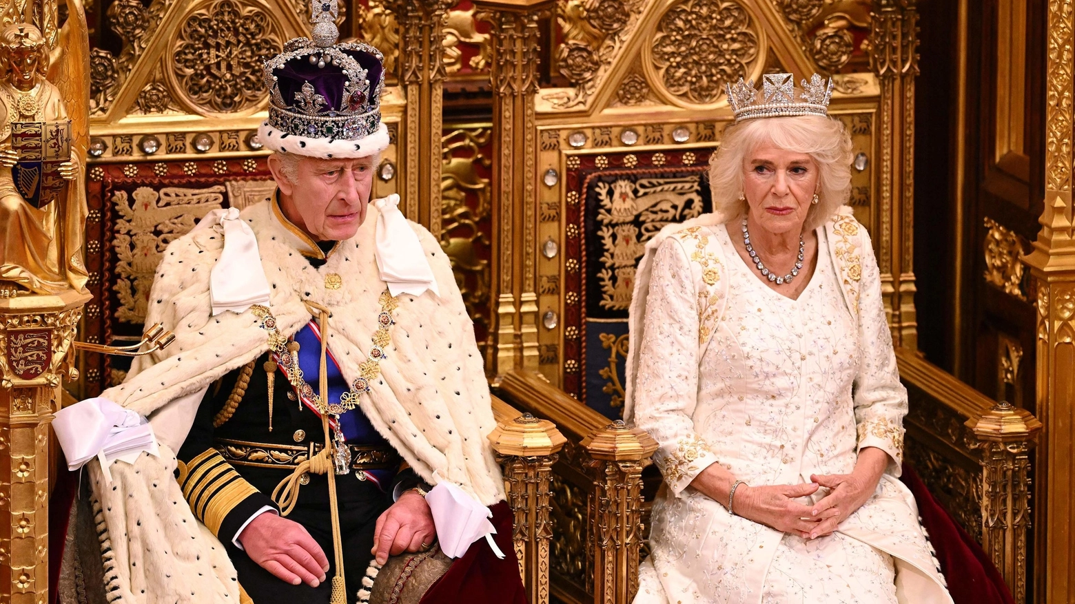 Re Carlo e Camilla sul trono alla Camera dei Lord (Ansa)