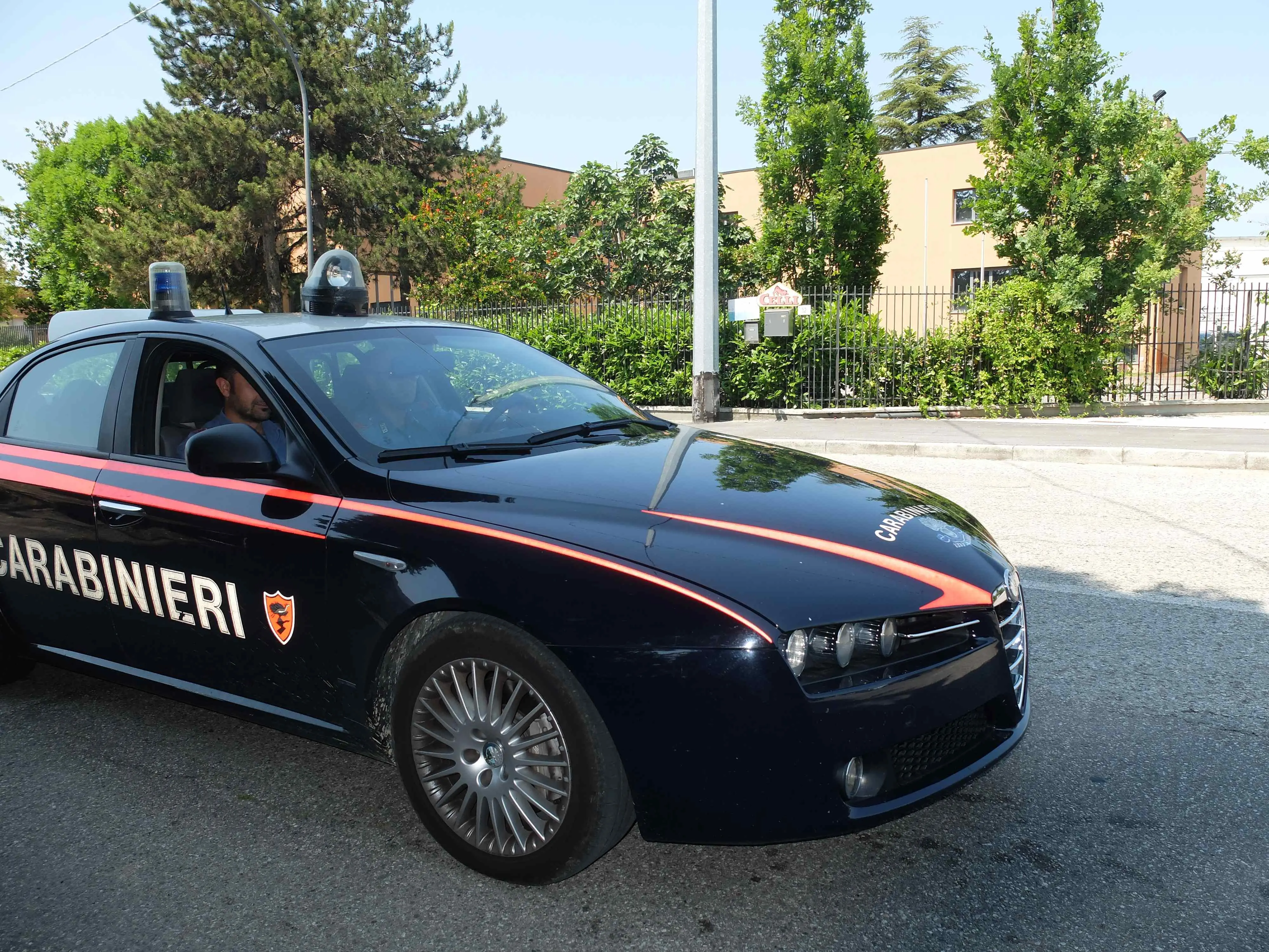 Vicenza, spara dal balcone e colpisce operaio immigrato