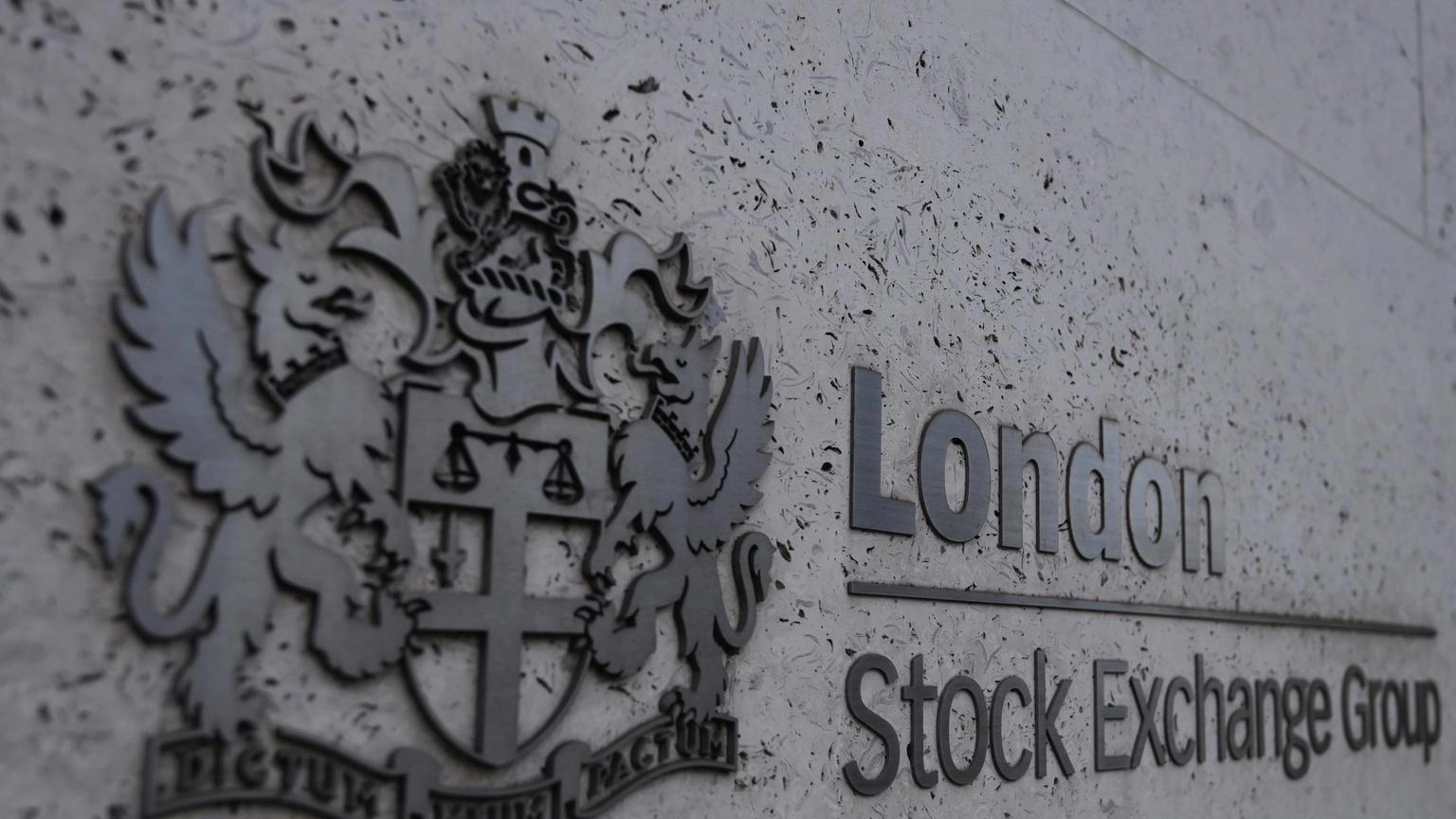 Borsa: l'Europa conclude positiva, cauta Londra (+0,5%)