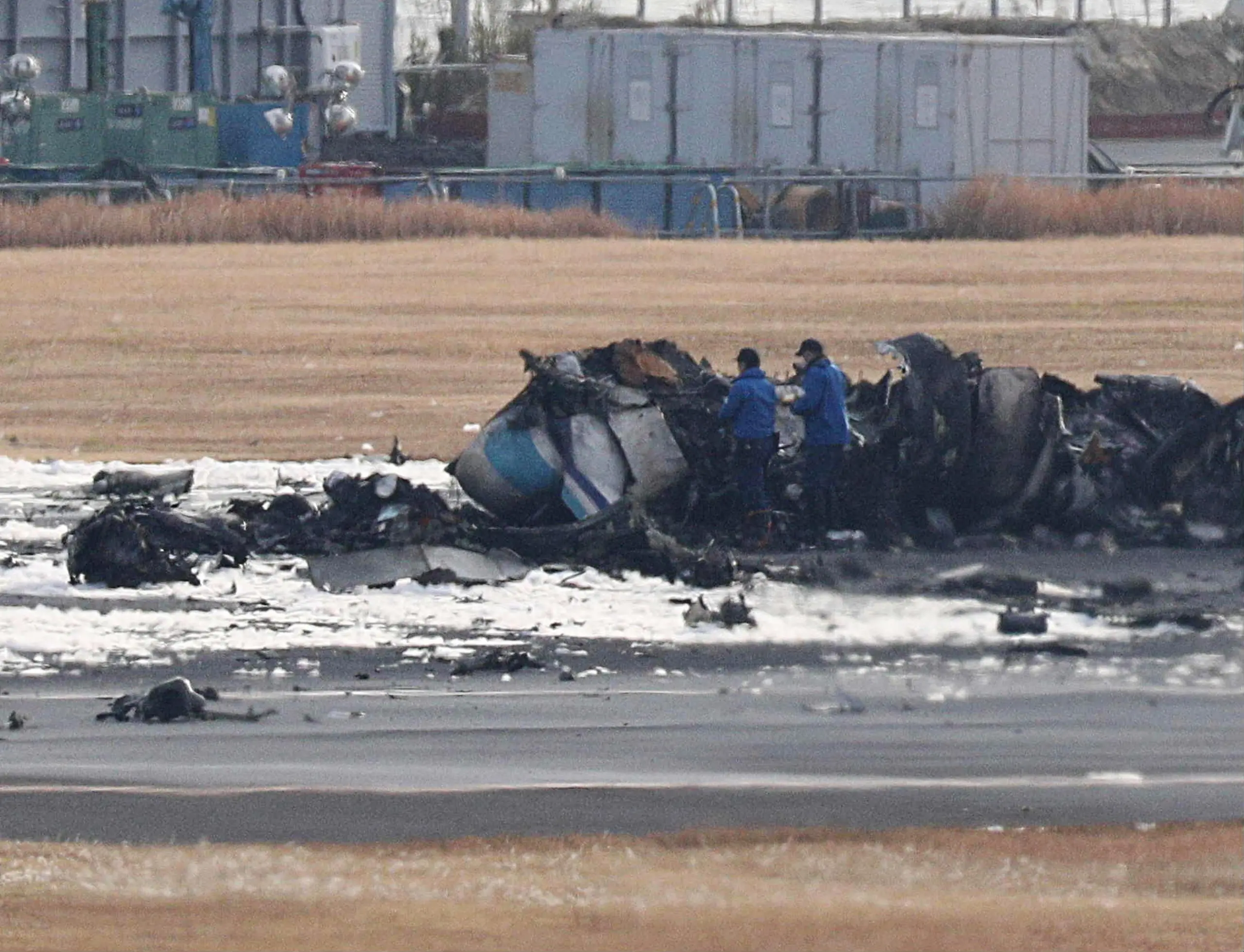 Incidente aereo in Giappone, cosa è successo sulla pista di Tokyo? Ci sono due versioni discordanti