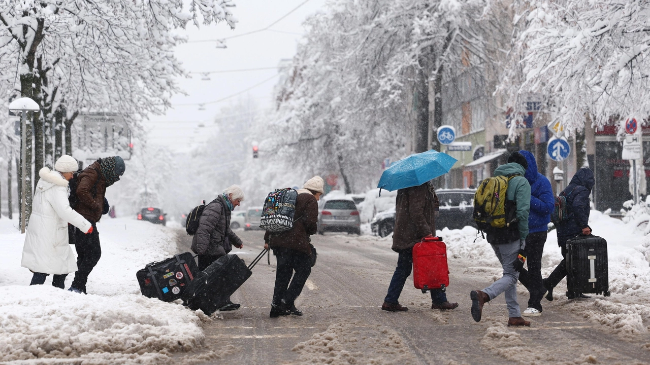 La neve a Monaco di Baviera (Ansa)