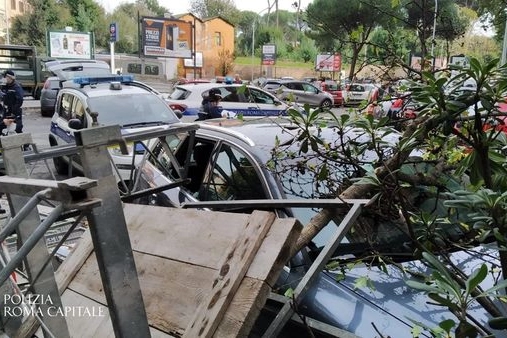 Le pattuglie del VII Gruppo di Roma intervenute in piazza Santa Maria Ausiliatrice per un 