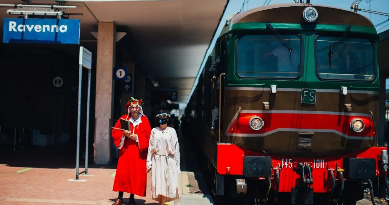 Viaggio in treno sulle orme di Dante tra Firenze e Ravenna