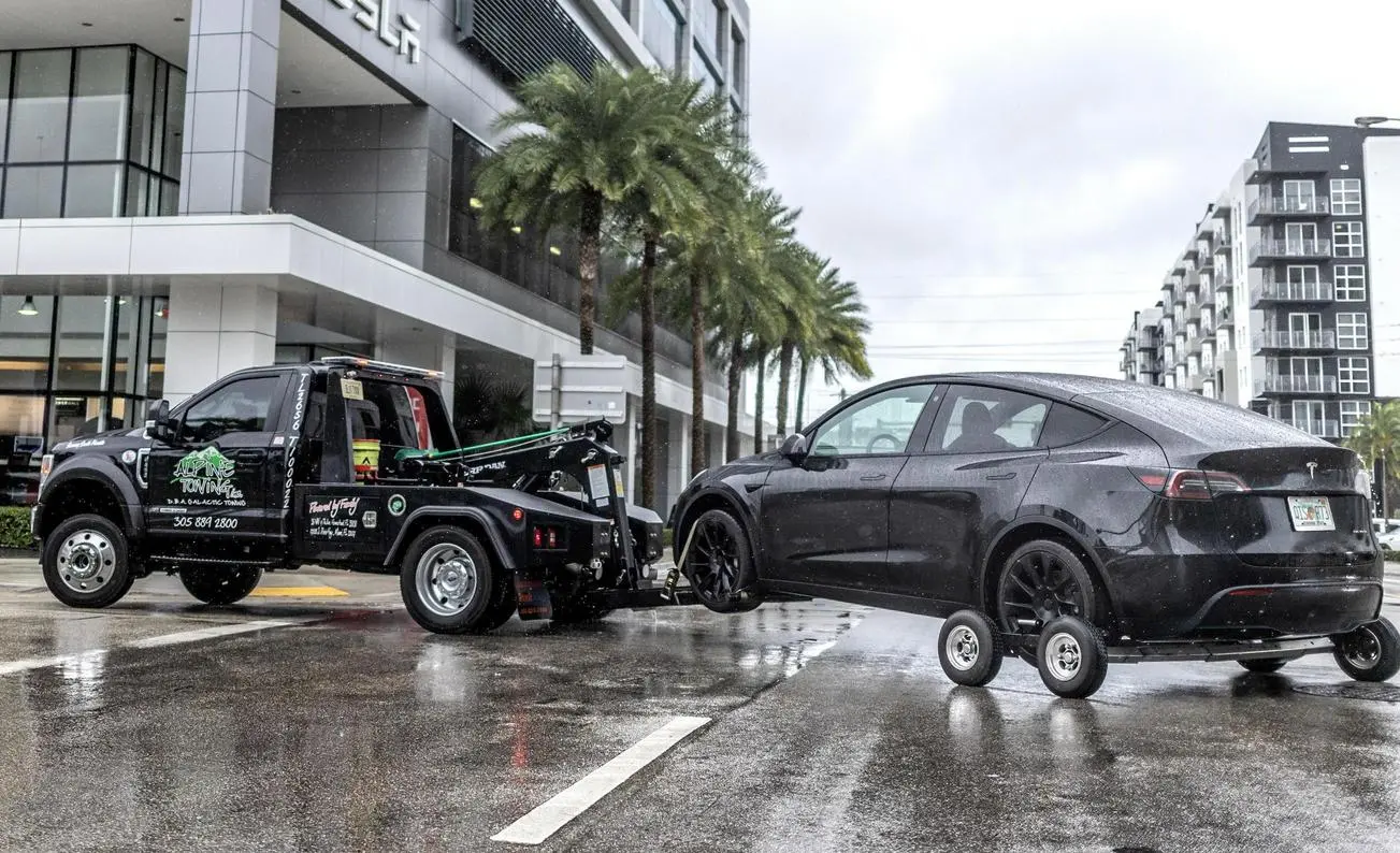 Tesla ha richiamato due milioni di veicoli