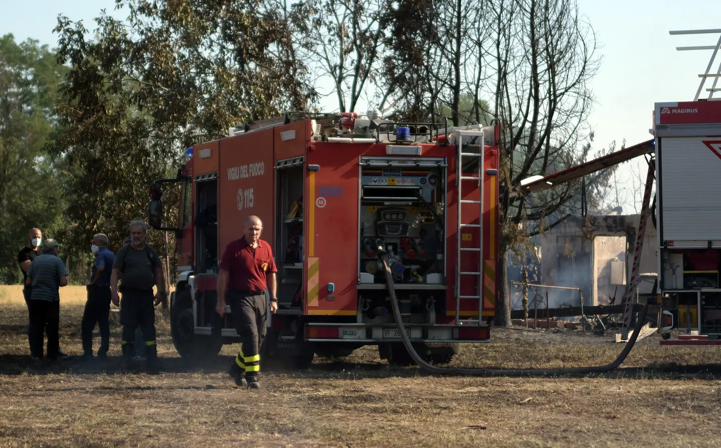 Incendio Roma, fiamme vicino a Cinecittà World