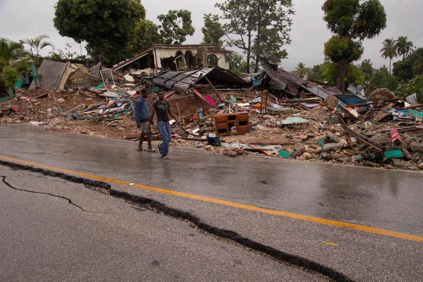 Terremoto Haiti: quasi 2.000 morti e arriva la tempesta Grace. Primi aiuti di Onu e Ue