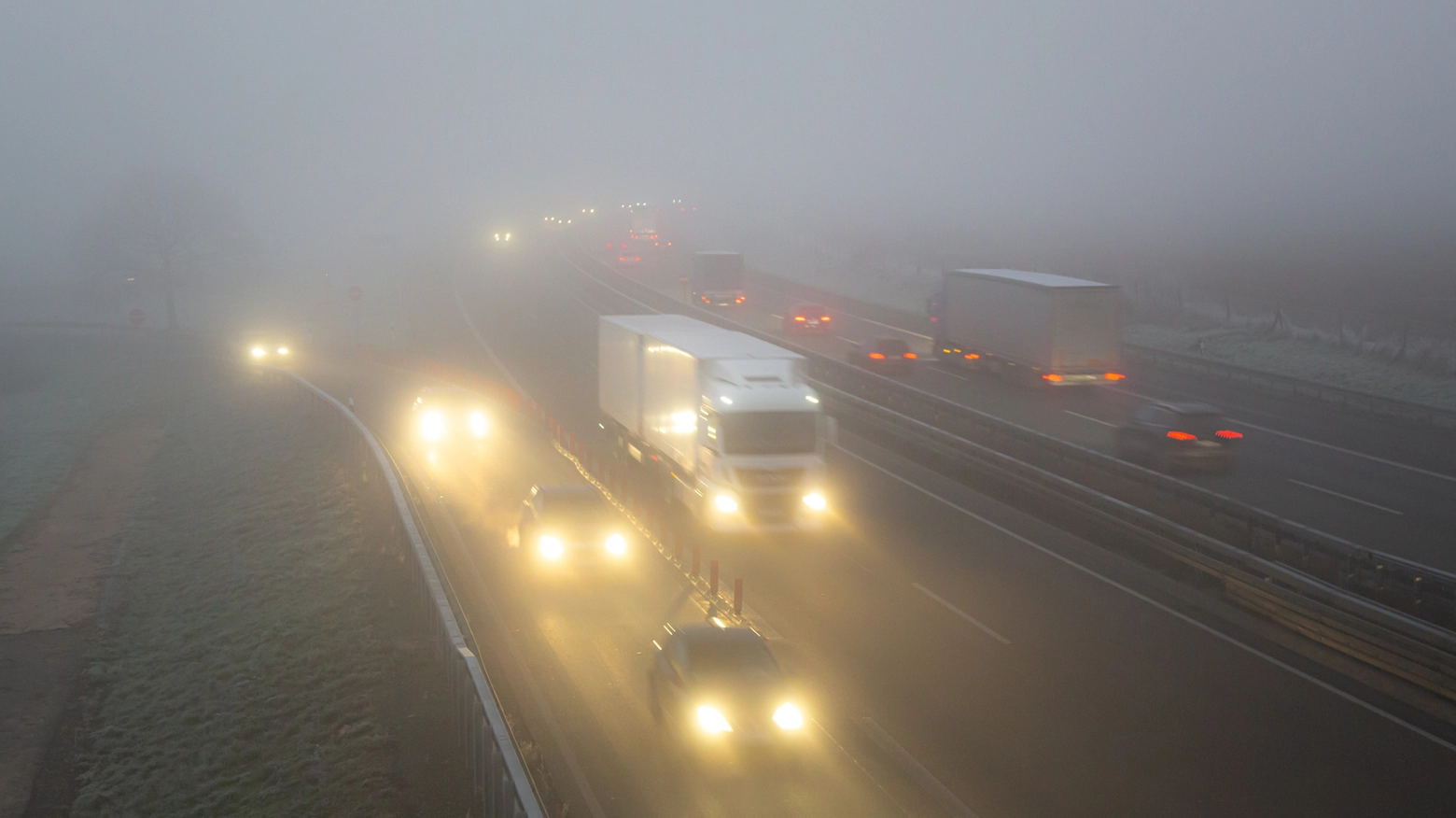 La nebbia costituisce uno dei maggiori pericoli per gli automobilisti (foto generica)