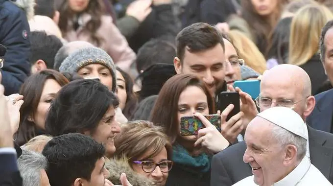 Papa: nessuna religione è terrorista