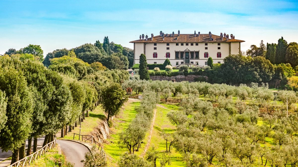 Villa La Ferdinanda, il gioiello dei Medici in Toscana