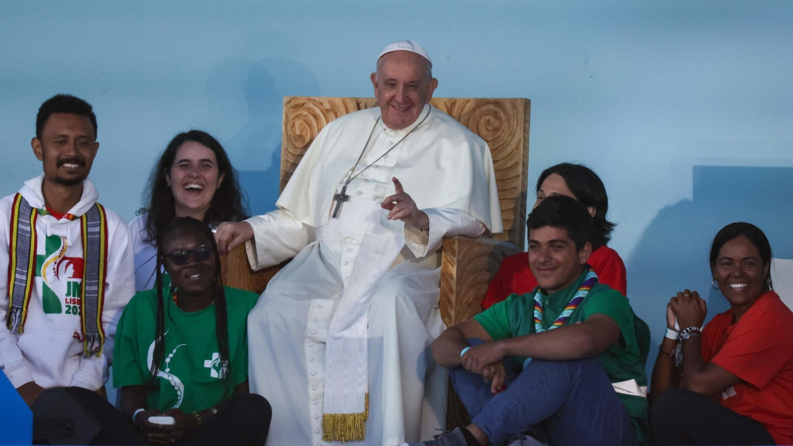 Papa Francesco a Lisbona per la Giornata mondiale della Gioventù (Ansa)