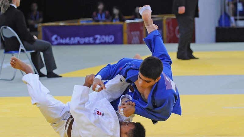 Due judoka in azione