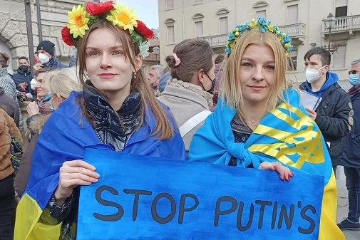 Una manifestazione contro l’invasione dell’Ucraina da parte della Russia
