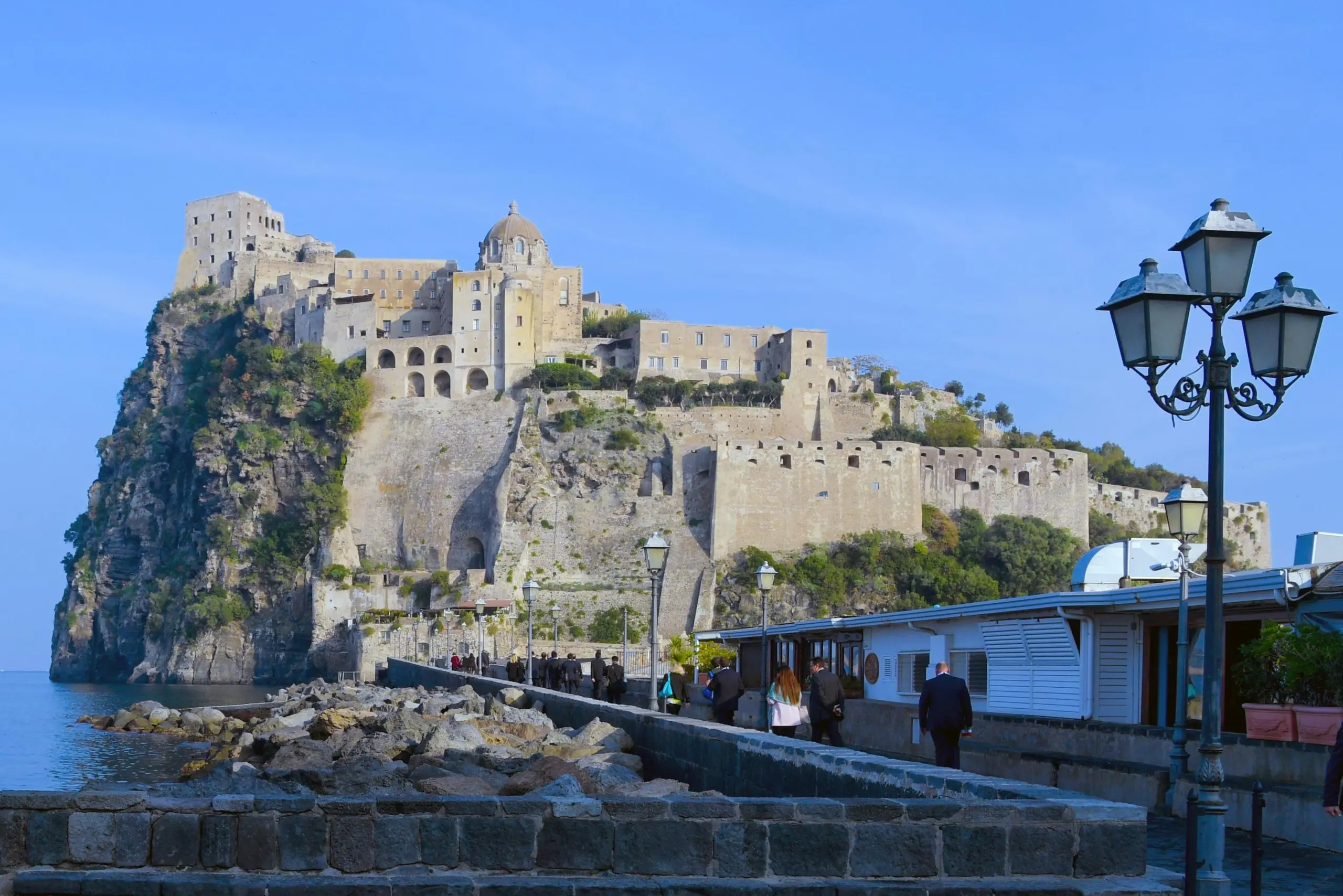 Ischia, summit tra sindaco e polizia locale: al via quattro ordinanze per l'estate sicura