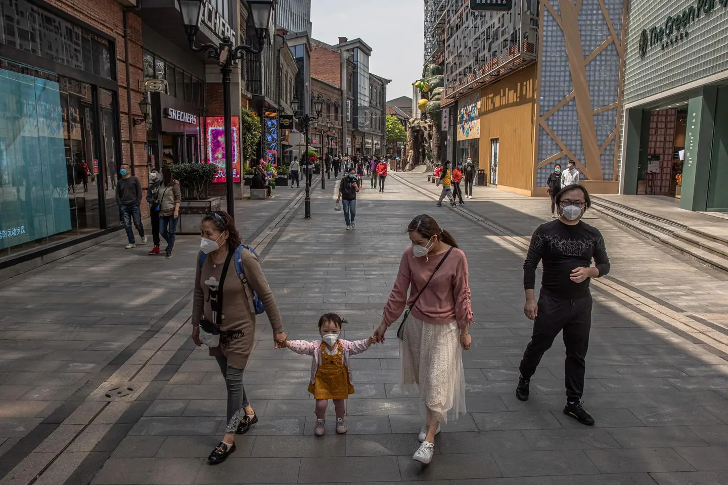 Coronavirus, Wuhan termina il lockdown. In una Svezia "aperta" 114 morti in 24 ore