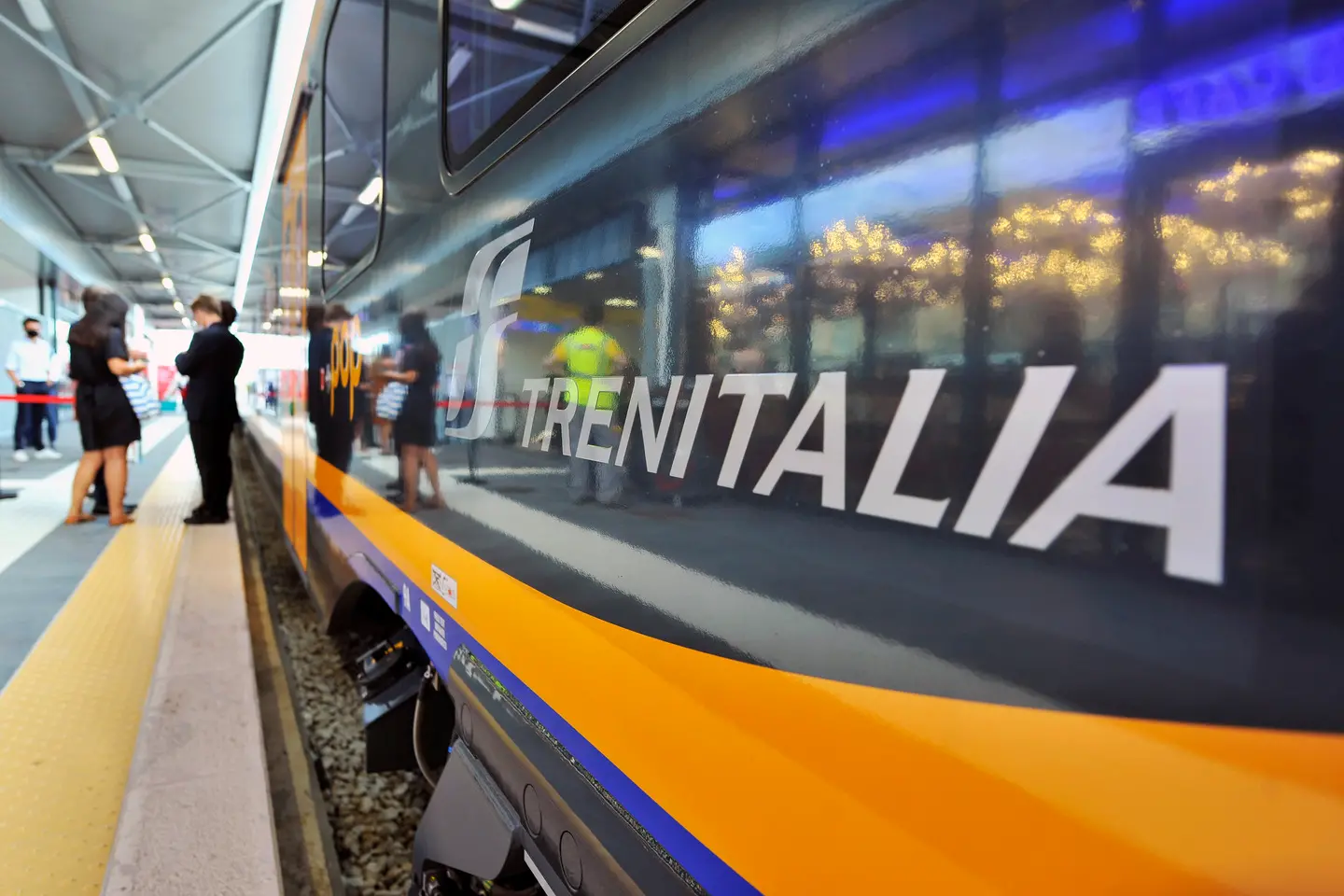 Antitrust, multa da 1 milione di euro a Trenitalia per la gestione pendolari