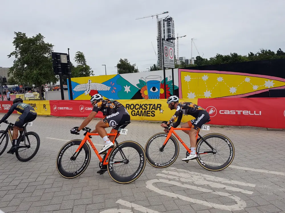 Red Hook Criterium, la pazza gara delle bici a scatto fisso