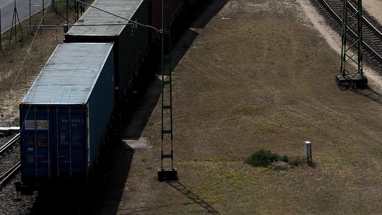 'Il treno dello zar, scudo di vagoni di 30 km nel Donetsk'