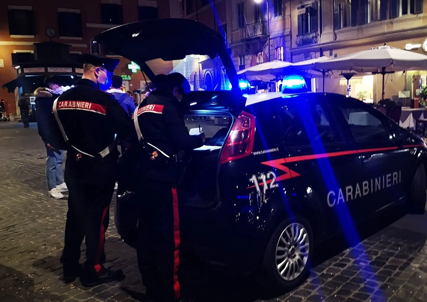 Roma, spari a Monteverde: reagisce al furto del portafogli, il rapinatore spara in aria