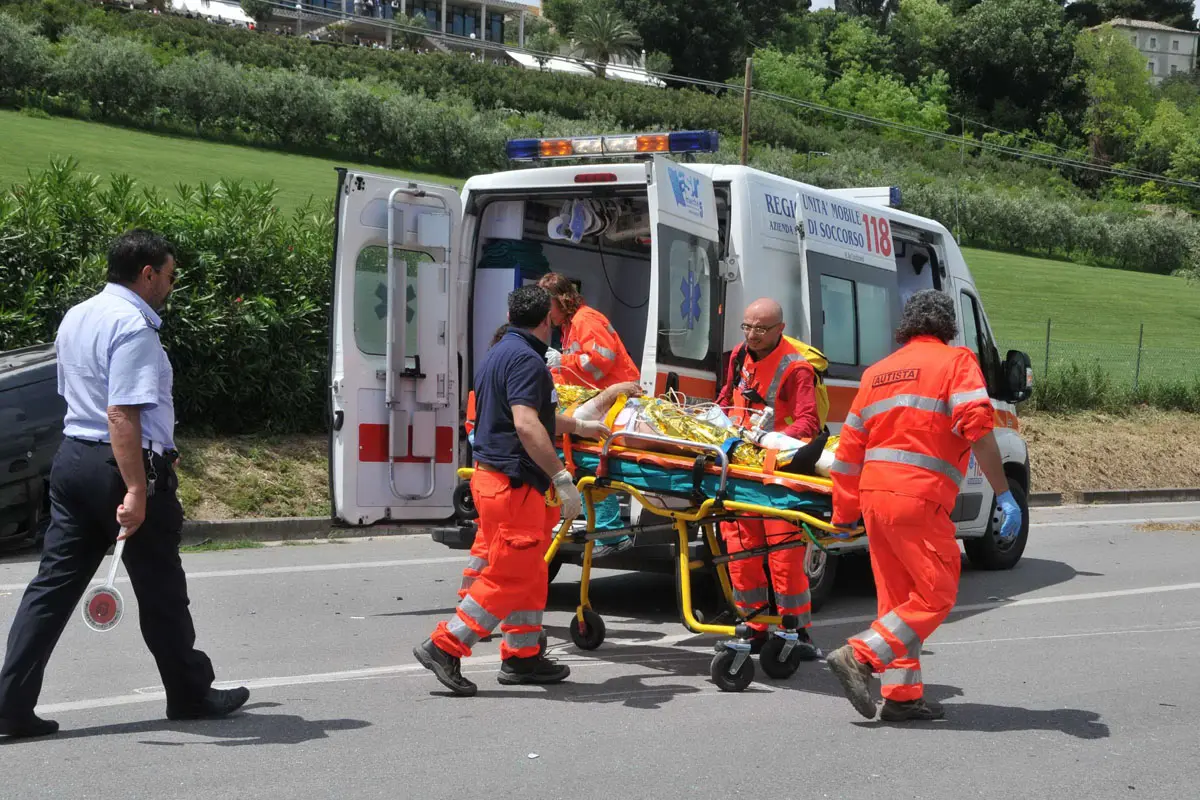 Incidente A Lariano, Scontro Tra Tir E Auto: Morta Una Donna