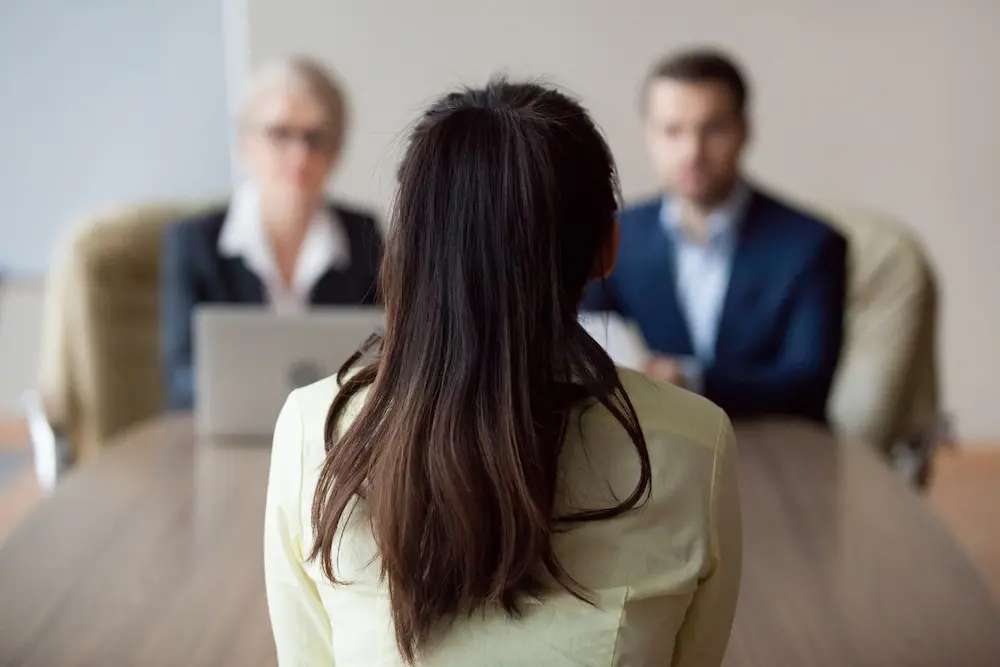 Se cerchi lavoro, meglio passare dai conoscenti che dagli amici stretti