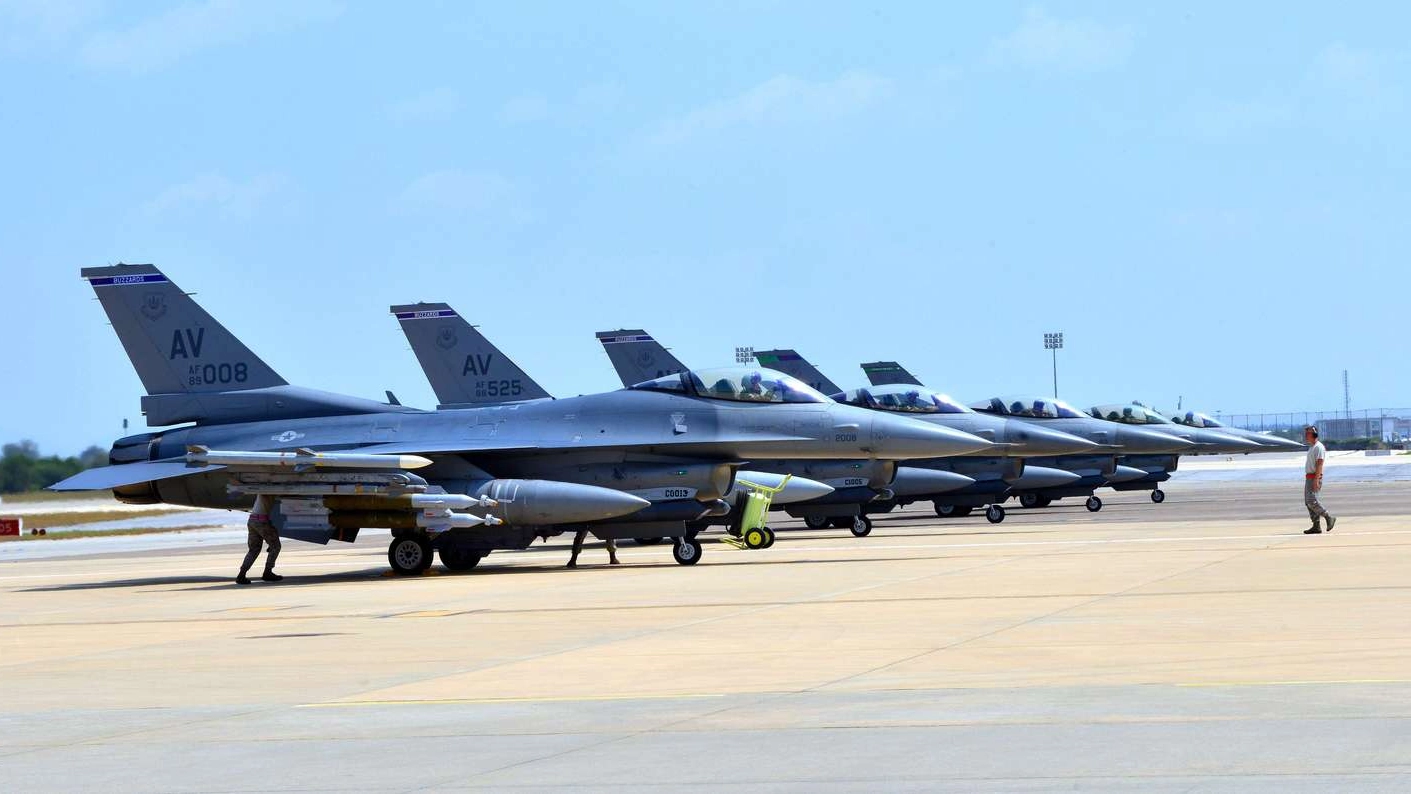 F-16 Fighting Falcons della base di Aviano (AFP)