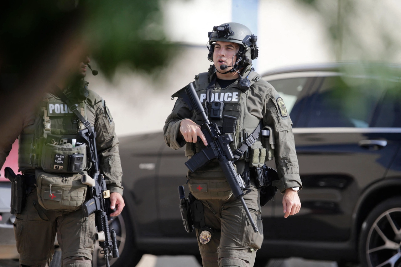 US-MULTIPLE-CASUALTIES-REPORTED-AFTER-SHOOTING-AT-OUTLET-MALL-IN