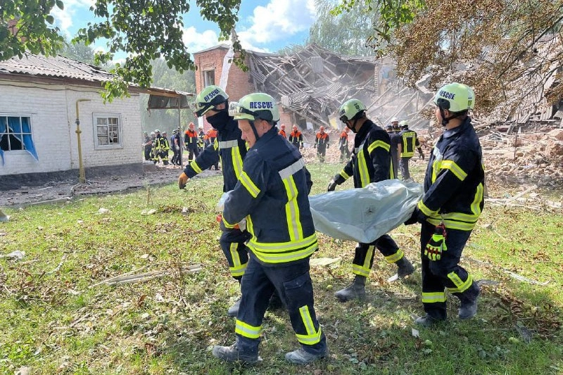 Drone colpisce una scuola nella regione ucraina di Sumy: vittime