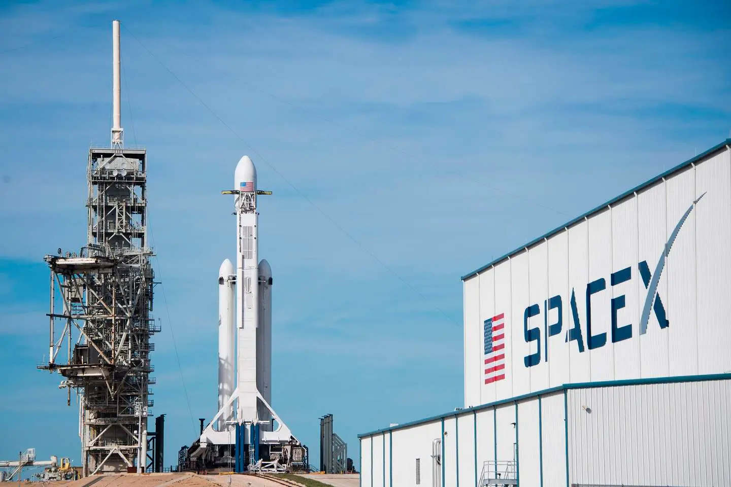 Spazio, il lancio del potente razzo Falcon Heavy di Musk