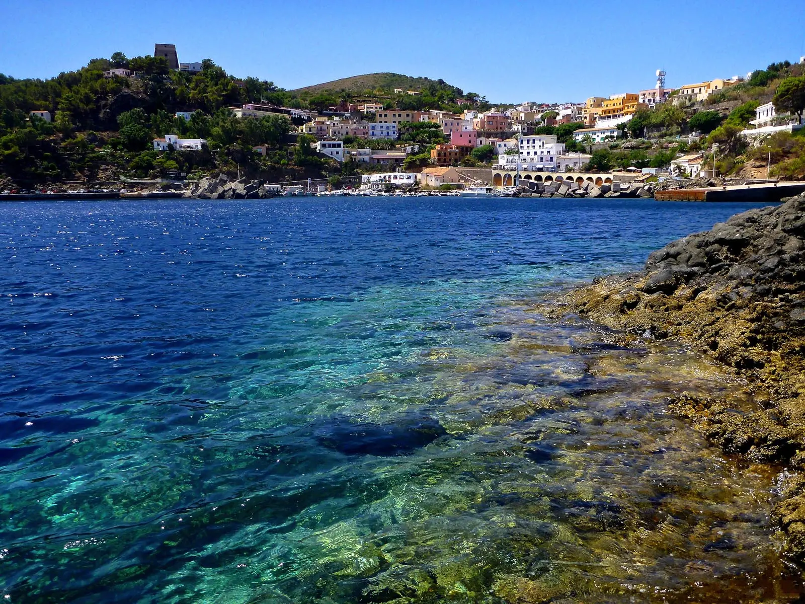 Ustica sopra e sotto il mare